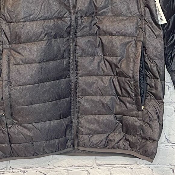 Amazon Men's Lightweight Water-Resistant Packable Hooded Puffer Jacket - Picture 6 of 10